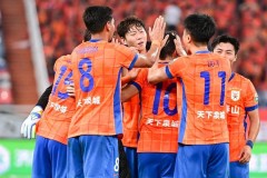 武汉三镇绝杀上海申花：球星闪耀，三镇逆袭精彩瞬间